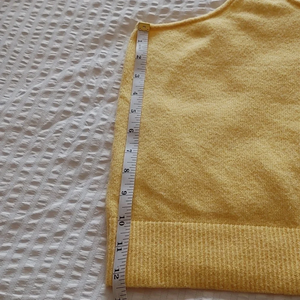 NWT Soft Yellow Knit Crop Top XL - Picture 9 of 10